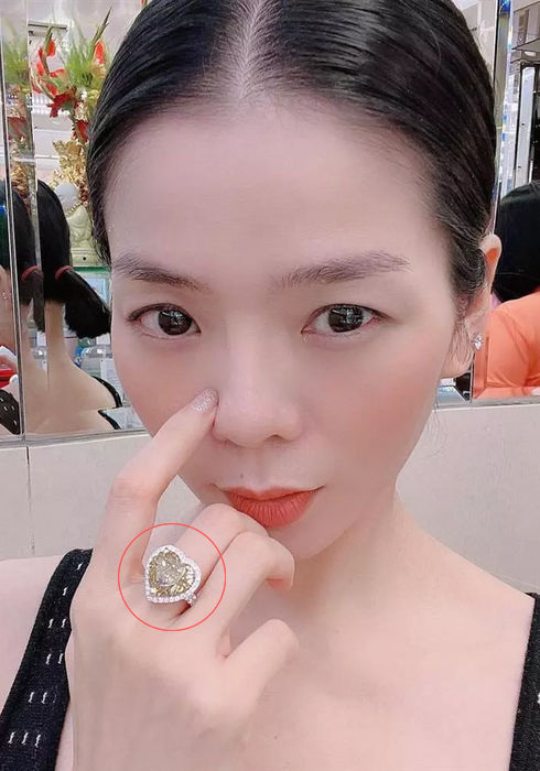 Lệ Quyên lại tậu thêm nhẫn kim cương trái tim thứ hai, to gấp rưỡi viên trước - Ảnh 3