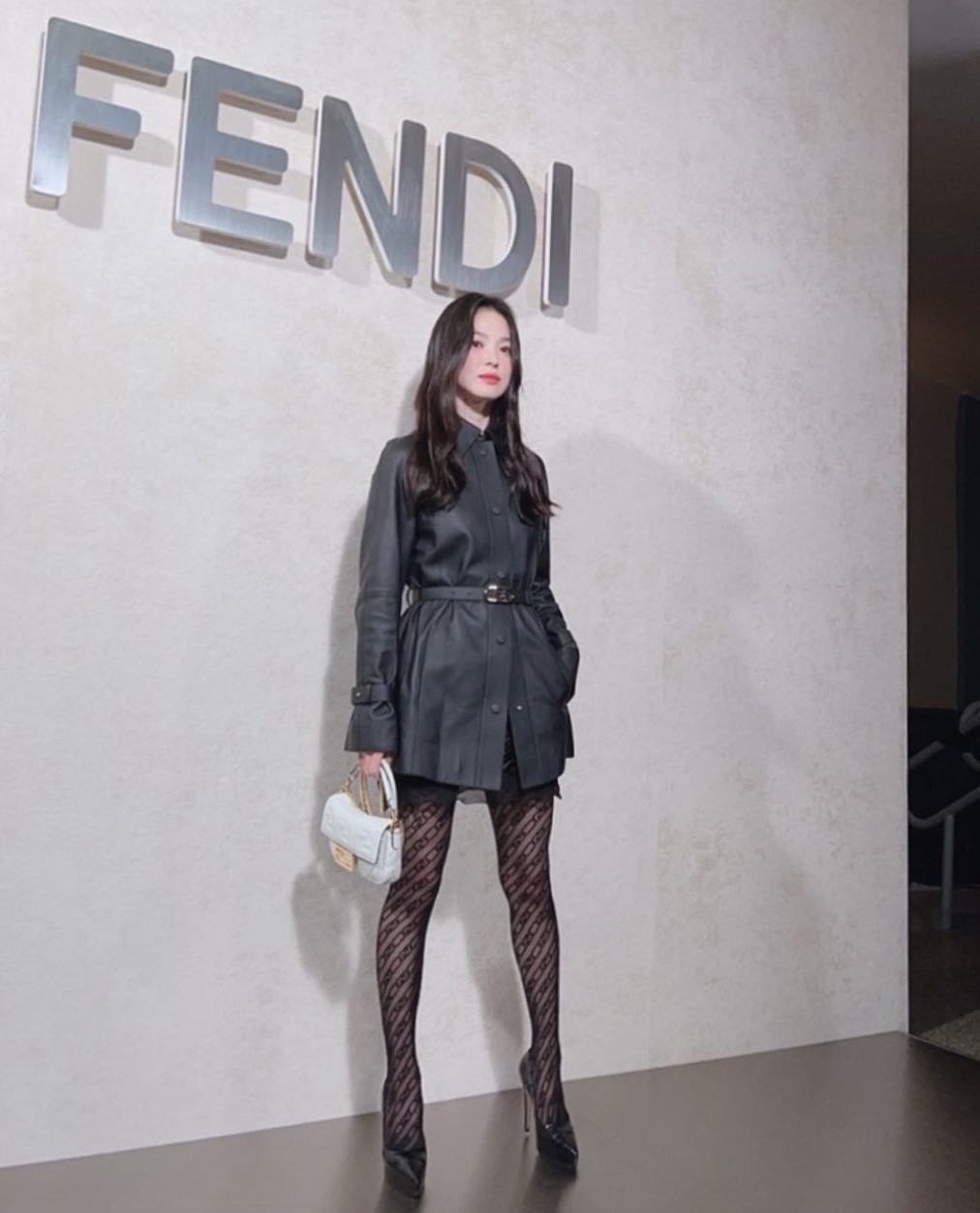 Song Hye Kyo gầy gò, sánh vai cùng Lee Min Ho trong sự kiện Fendi - Ảnh 4