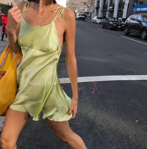 Slip dress - vũ khí thượng hạng làm nên vẻ quyến rũ của phái đẹp