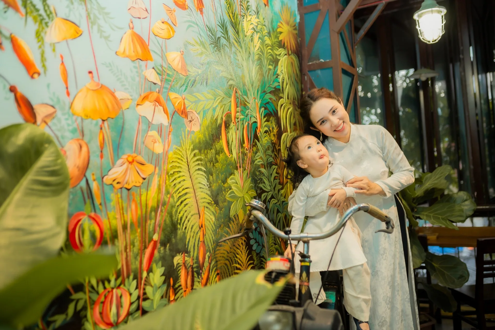 Nữ ca sĩ Bảo Trâm Idol gợi ý đồ đôi mẹ con đi chơi Trung Thu  - Ảnh 1