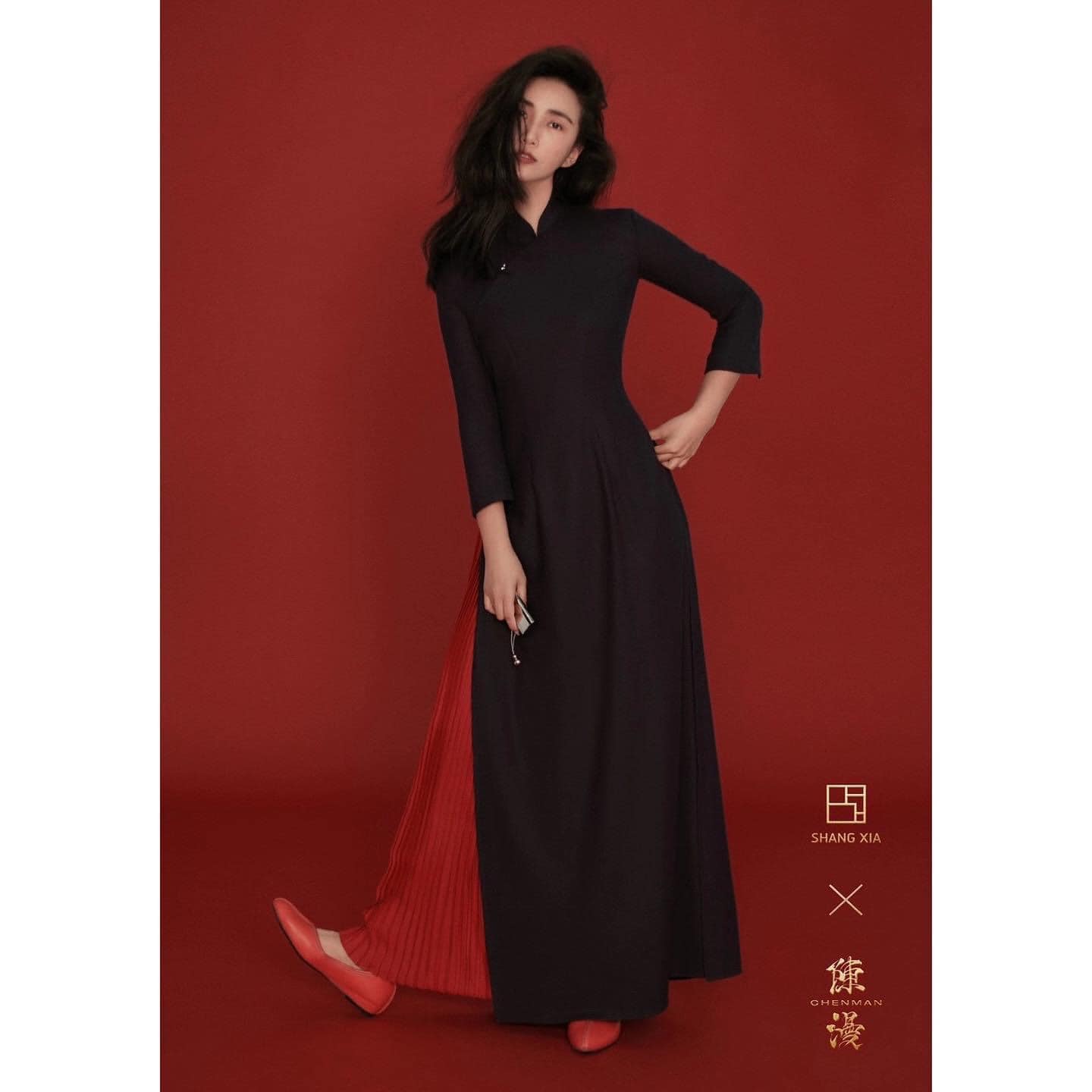 Cộng đồng mạng sững người khi một thiết kế cộp mác Trung Quốc lại y hệt chiếc áo dài của Việt Nam