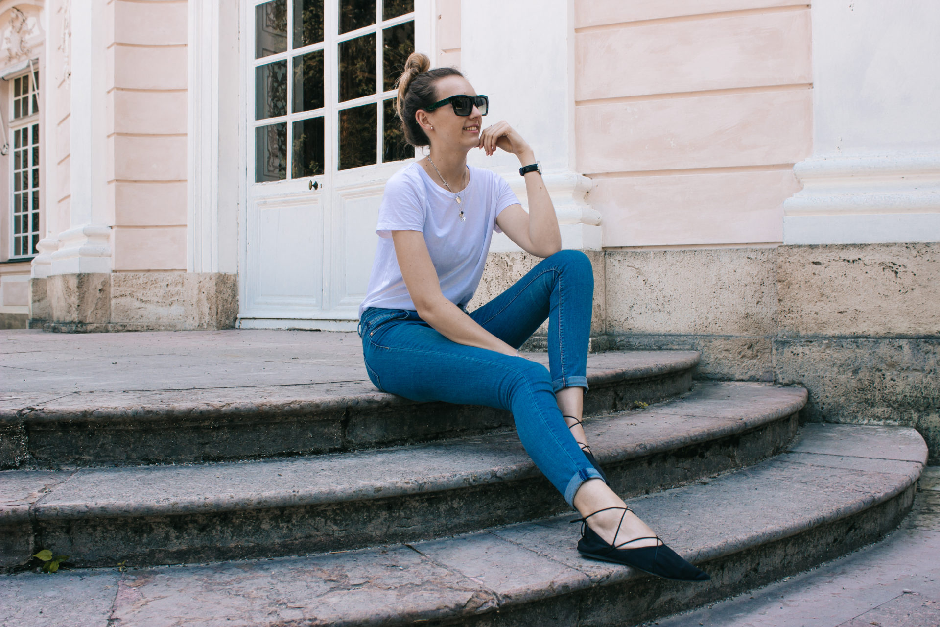 Diện áo khoác denim mùa thu đông với nhiều phong cách cực chất