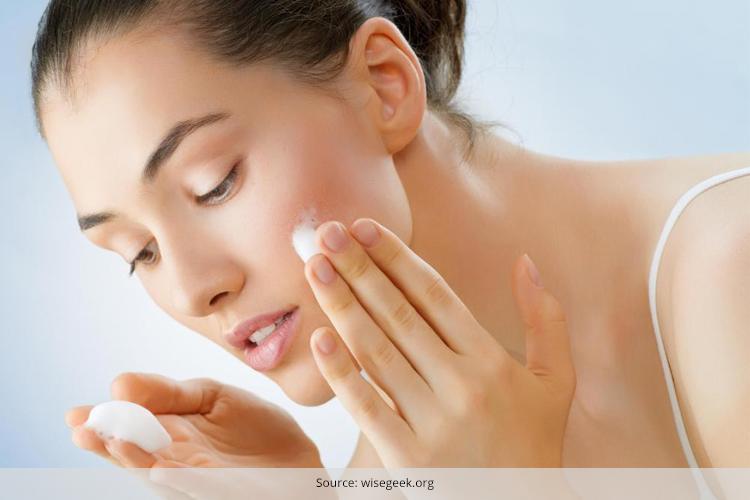 Hai dòng mặt nạ ngủ dưỡng ẩm đình đám của thương hiệu Laneige