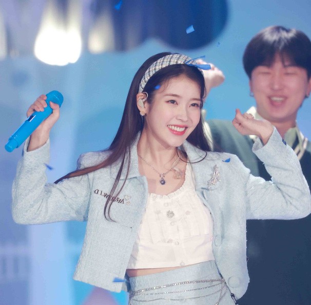 IU và dàn sao khoe sắc tại lễ trao giải Golden Disc Awards 2021
