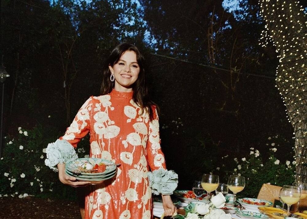 Selena Gomez mặc áo dài Việt Nam lên bìa Vogue tháng 4? 