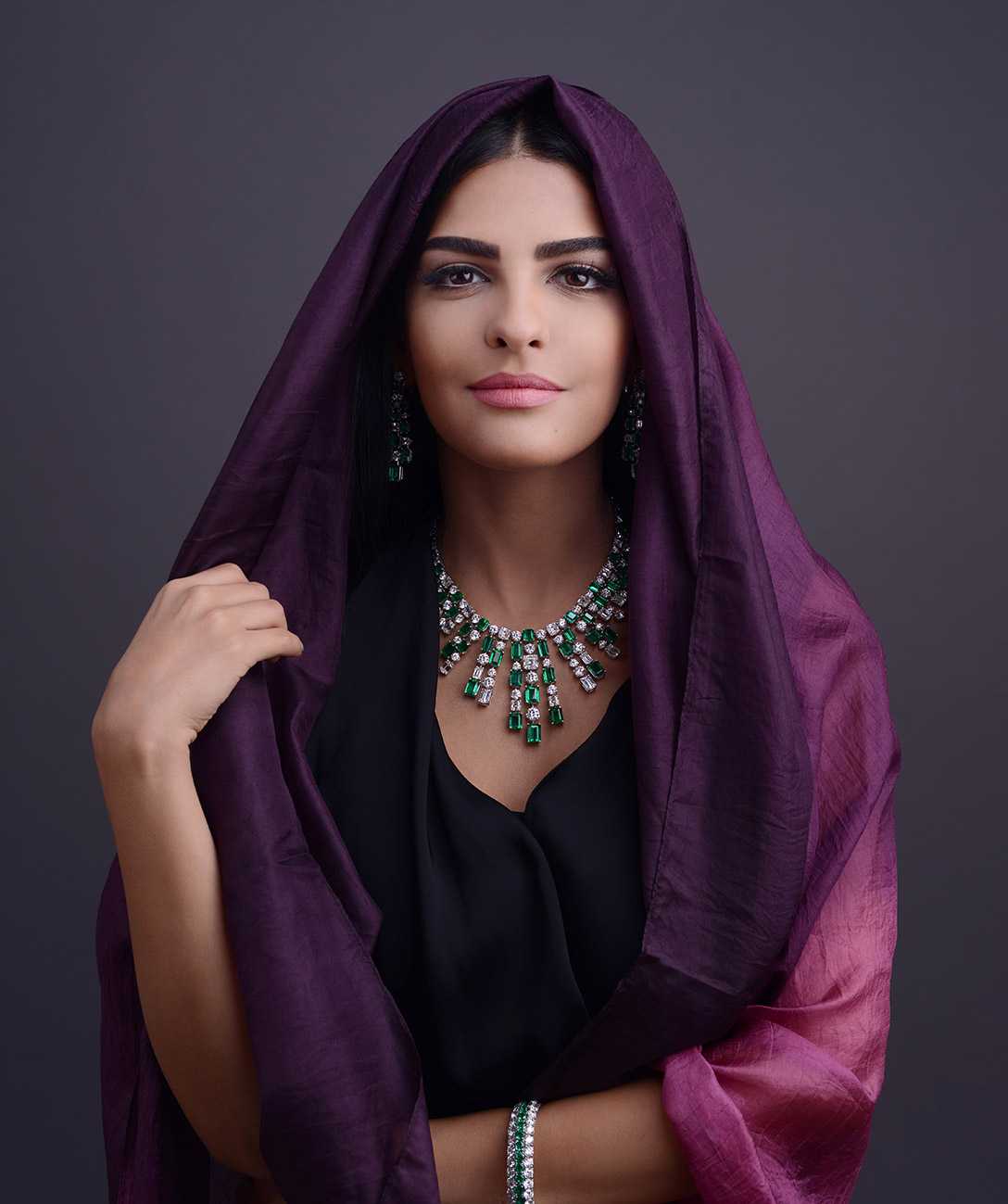 Trang phục truyền thống được kết hợp trang sức độc đáo của Công chúa Ameera.