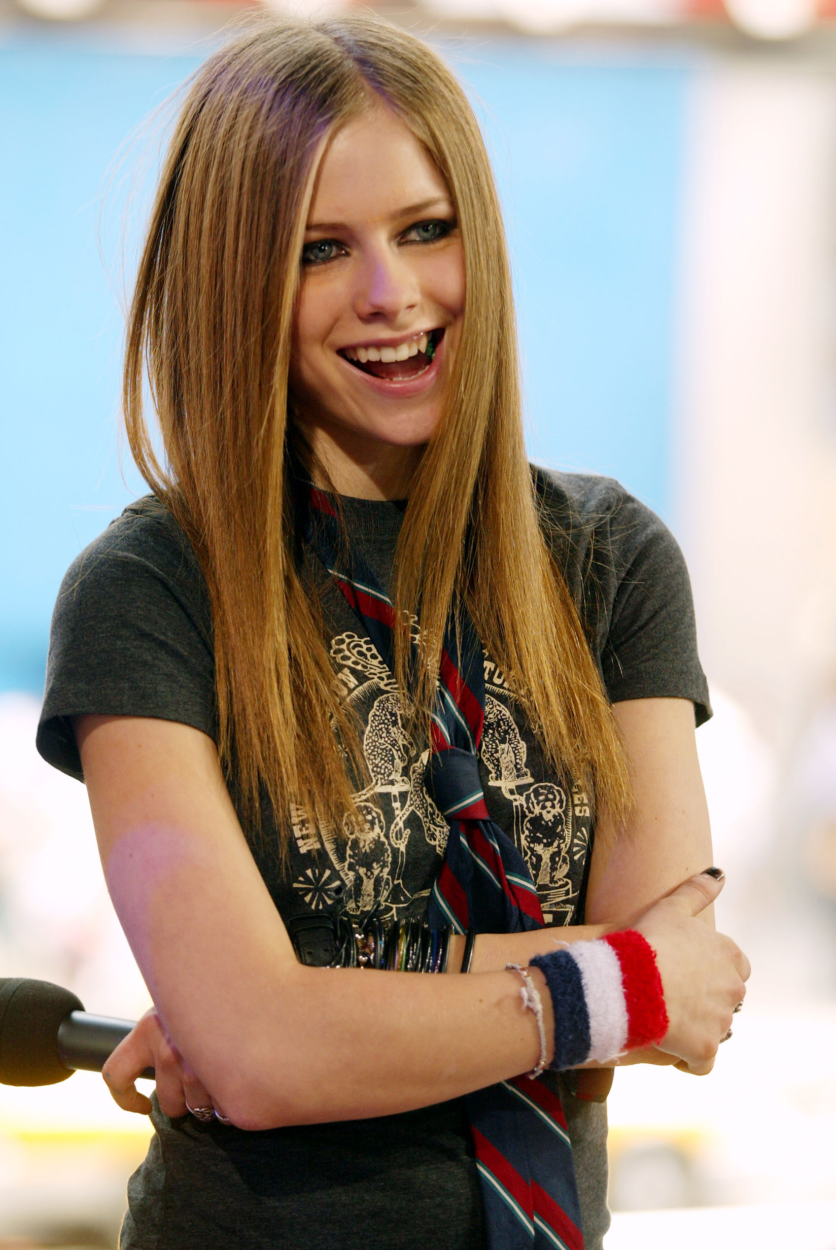 Trên đỉnh cao sự nghiệp, hình ảnh của Avril Lavigne gắn liền với mái tóc dài suông thẳng.