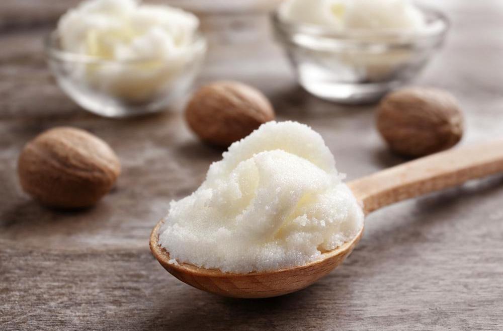Bên cạnh dầu dừa, bơ hạt mỡ cũng là loại dầu thực vật có tác dụng tuyệt vời với làn da.