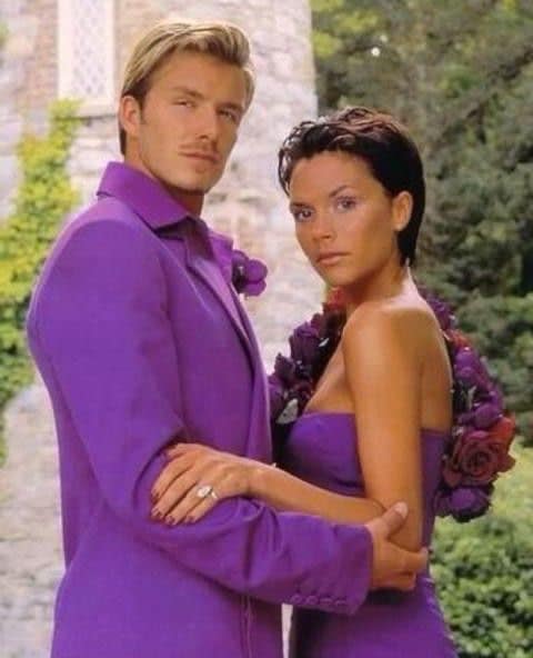 David Beckham tổng kết 22 năm hôn nhân với bà xã Victoria Beckham bằng những bức ảnh mặc đồ đôi cực 'tình' - Ảnh 1