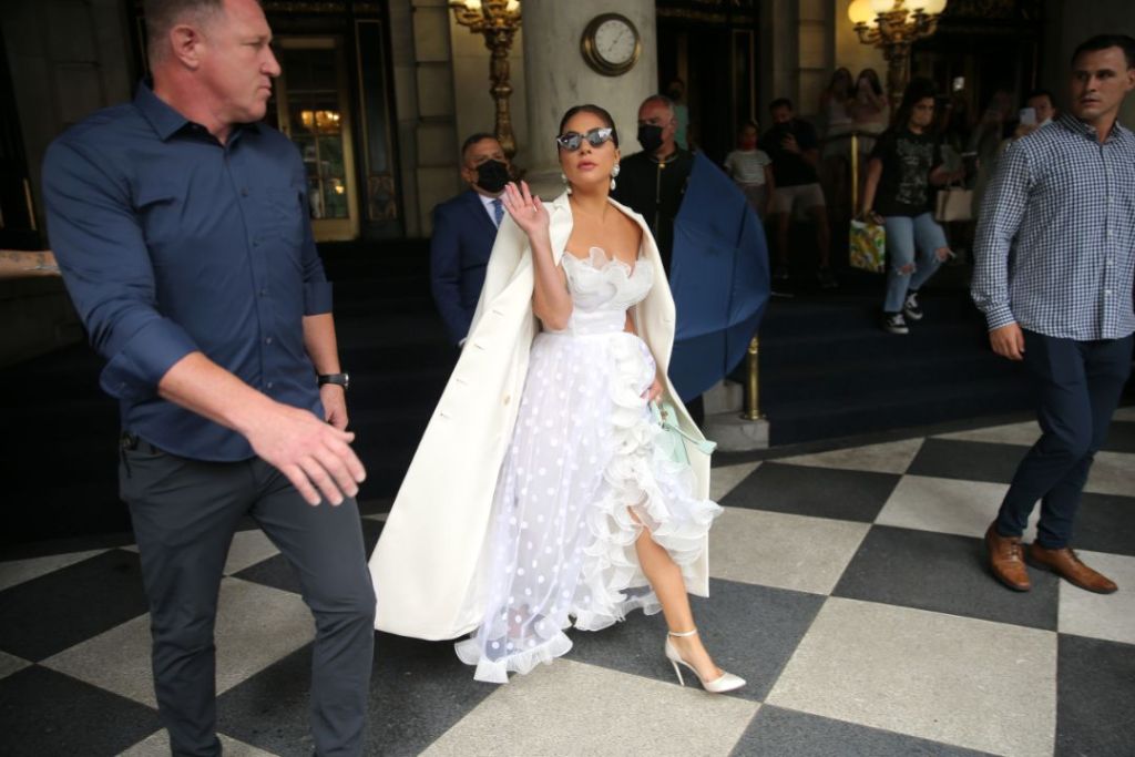 Lady Gaga diện trang phục cổ điển khi đến New York