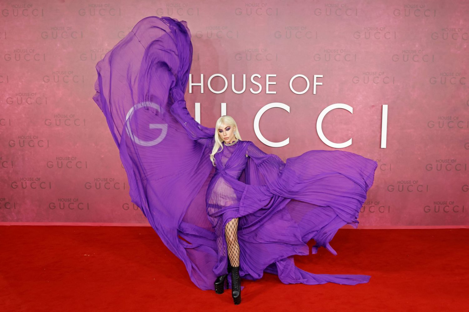 Lady Gaga ra mắt phim Gucci tại London.