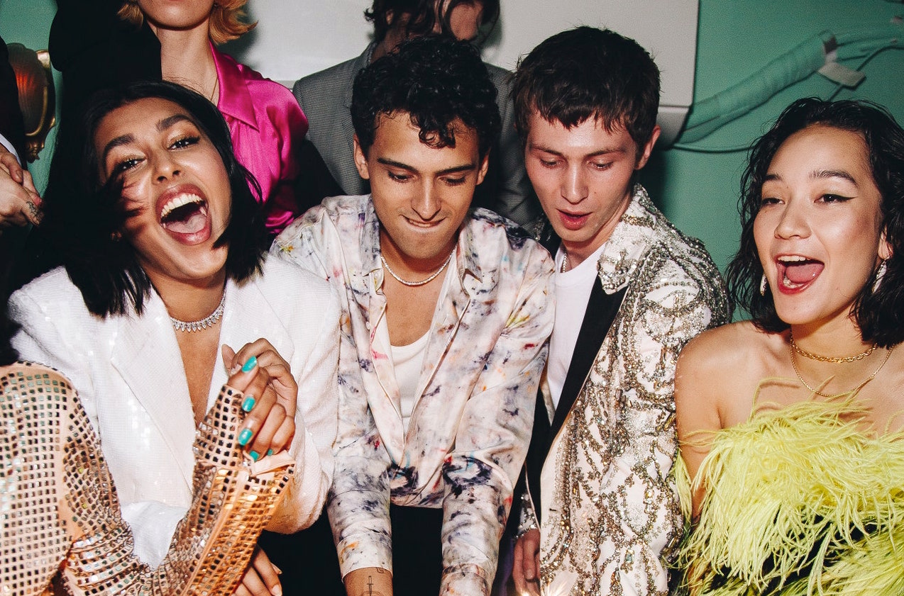 Gợi ý trang phục sang - xịn - mịn giúp nàng nổi bật trong tiệc tất niên và liên hoan cuối năm