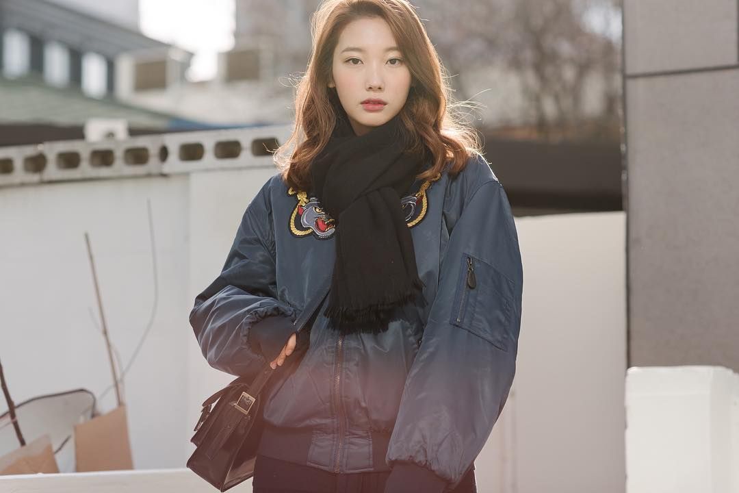 Đừng khoác chăn bông, đây là 4 cách phối đồ với áo khoác bomber dành cho nàng chơi Tết Nhâm Dần