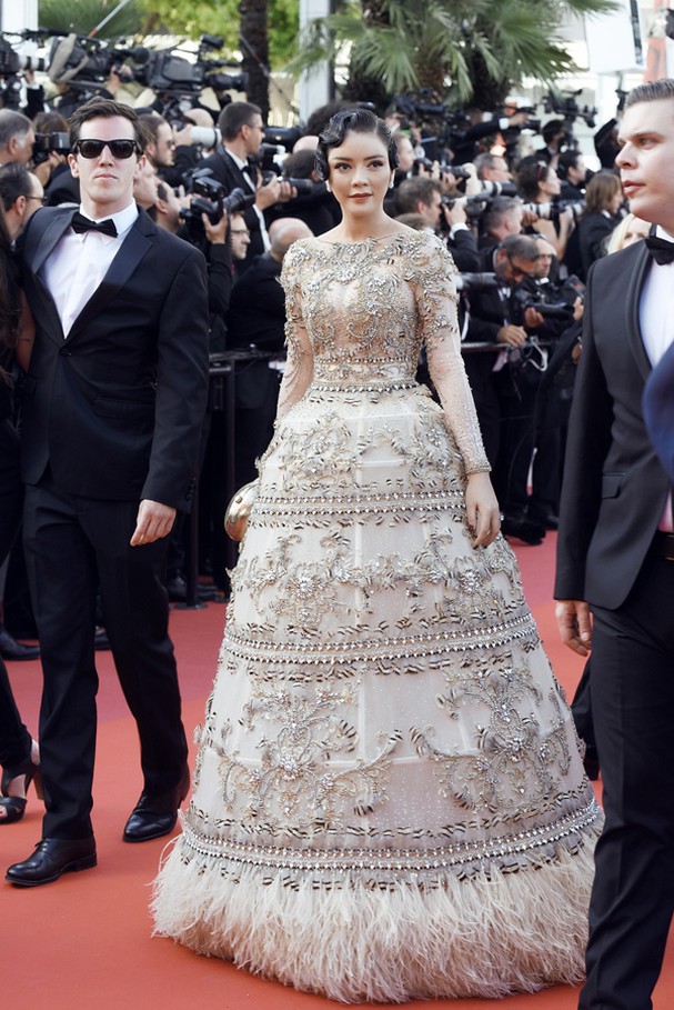 Sao Việt oanh tạc thảm đỏ Cannes: Lý Nhã Kỳ diện đầm 1 tỷ đồng, Nhã Phương khoe sắc với áo dài - Ảnh 1