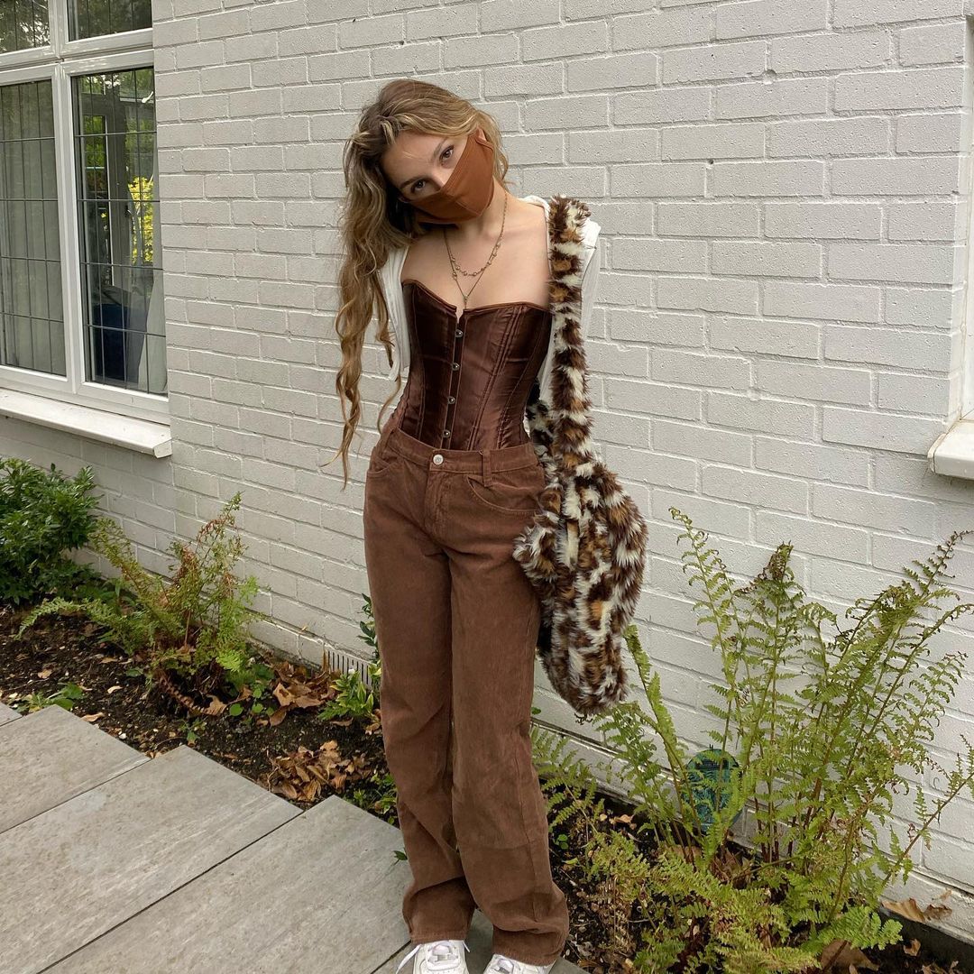 Diện đồ hè cực chất với phong cách Y2K - Ảnh 1