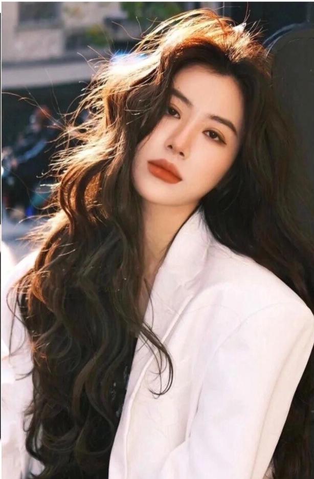 Tóc gợn sóng nhỏ - Kiểu tóc sang chảnh gây sốt trở lại - Ảnh 7