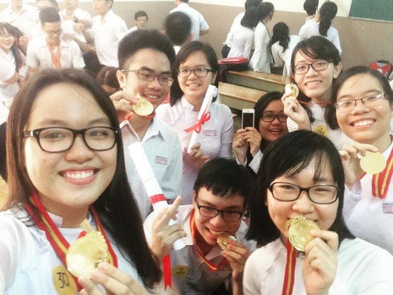 Đọ ảnh mặt mộc Top 3 HHHV Việt Nam 2022: Thủy Tiên từng chi chít mụn - Ảnh 1