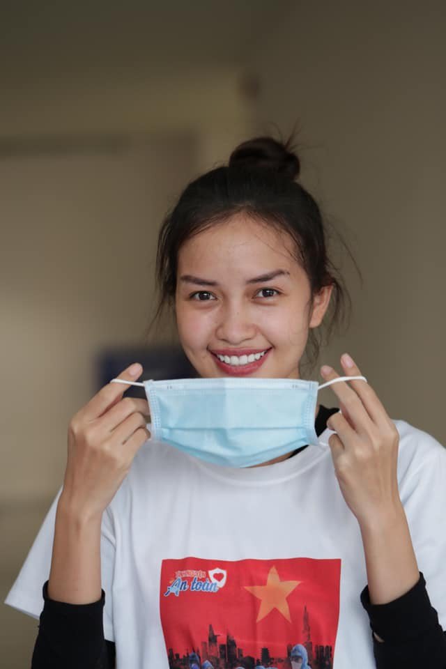 Đọ ảnh mặt mộc Top 3 HHHV Việt Nam 2022: Thủy Tiên từng chi chít mụn - Ảnh 10