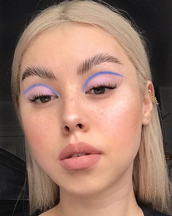 Tím hoa cà thống trị năm 2000 tái xuất làng makeup: Ai rồi cũng hóa nàng thơ - Ảnh 21