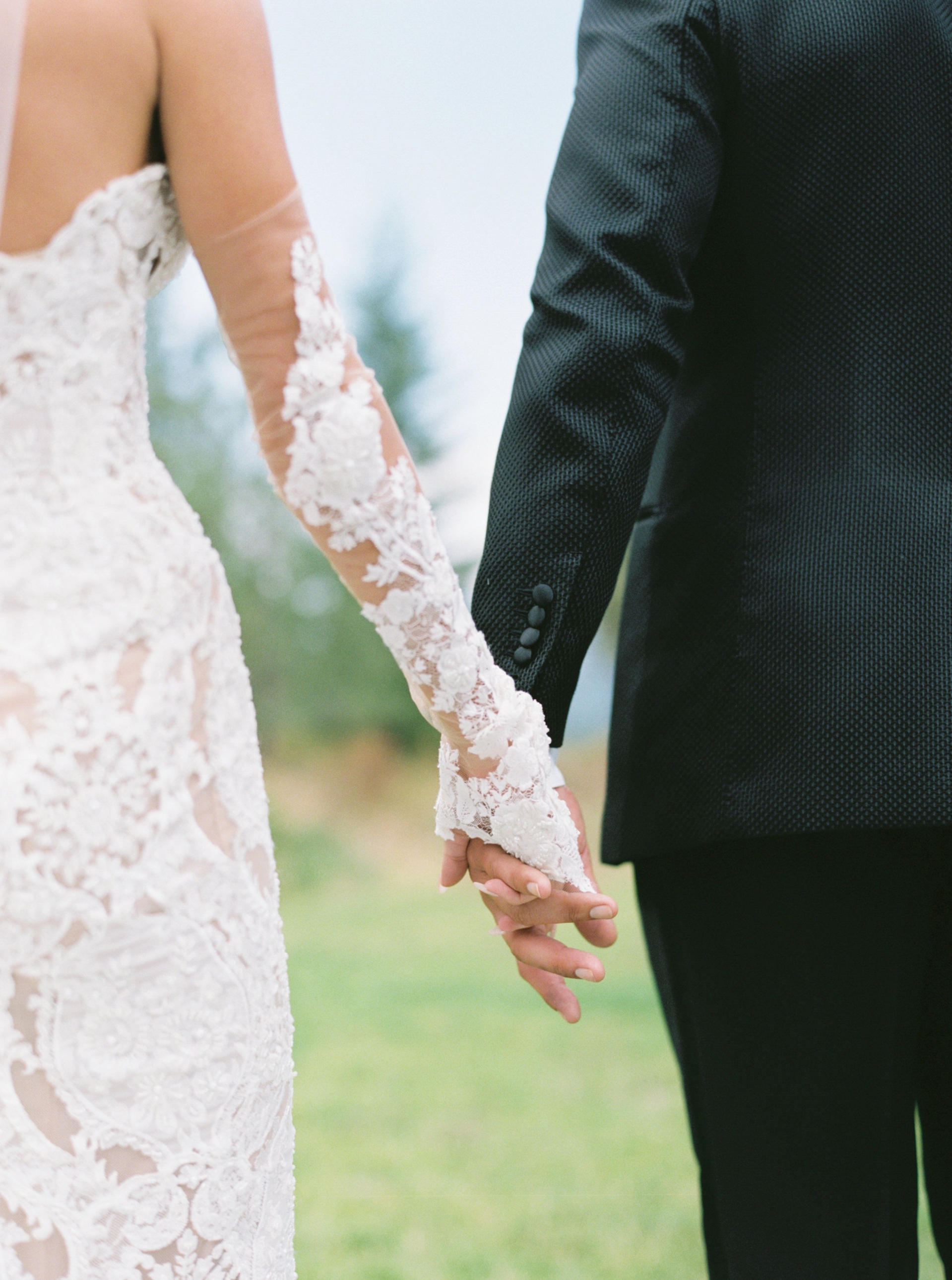 Mật báo chiêm tinh: Gợi ý kết hợp phụ kiện cho nàng thêm xinh trong ngày cưới - Ảnh 1