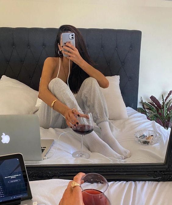 1001 cách tạo dáng chụp ảnh đẹp dành cho hội mê sống ảo - Ảnh 1