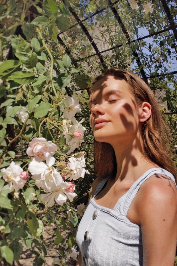 1001 cách tạo dáng chụp ảnh đẹp dành cho hội mê sống ảo - Ảnh 2