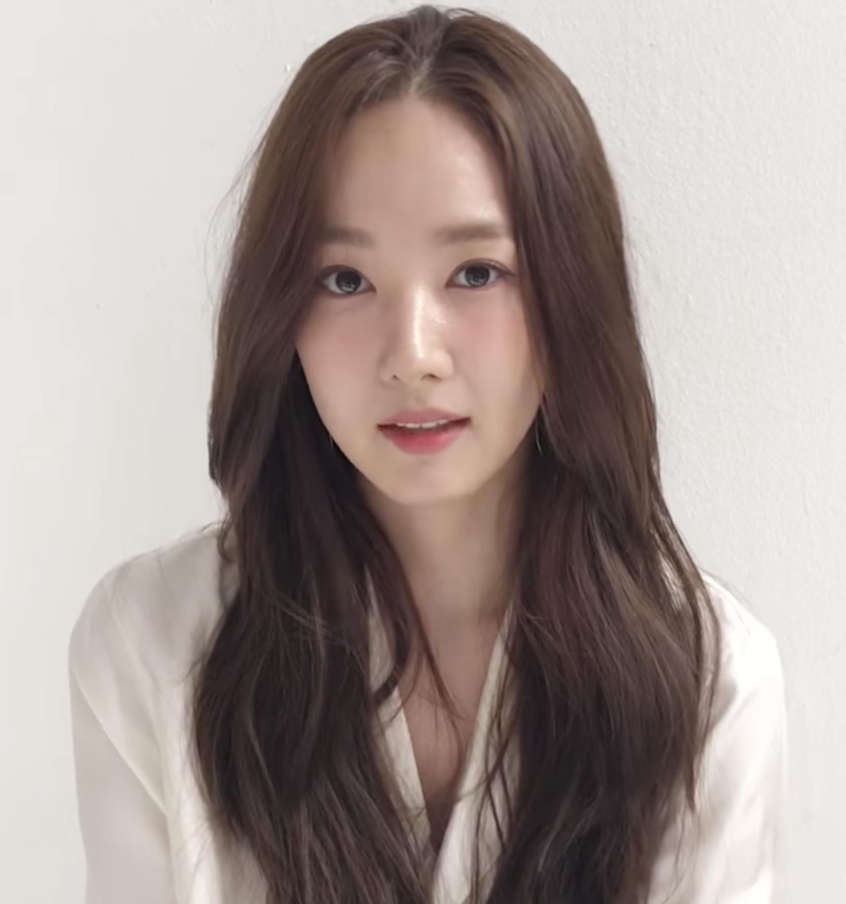 Xu hướng nhuộm tóc 2022: 8 màu nhuộm giúp làn da trắng hồng tự nhiên nhất - Ảnh 1