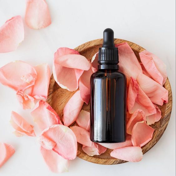 Tinh dầu hoa hồng có tác dụng gì? Top 9 tác dụng khiến bạn bất ngờ  - Ảnh 1