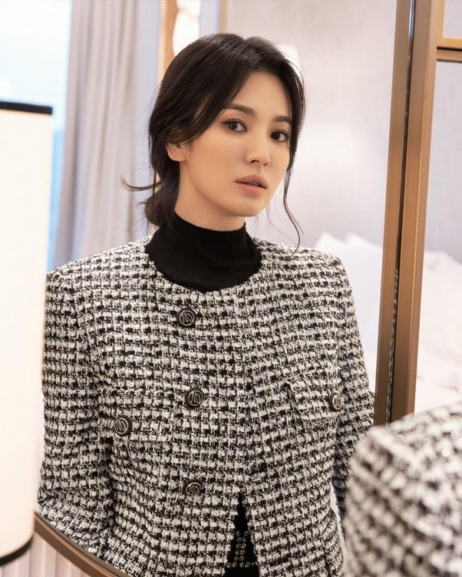 Những set đồ vải tweed đẹp nhất của Song Hye Kyo - Ảnh 16