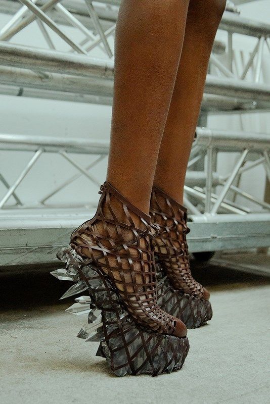 Mua gì thì mua, đừng mua 4 kiểu giày cao gót này! - Ảnh 2