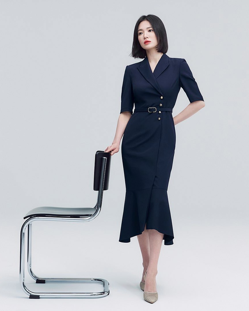 Trang phục cổ chữ 