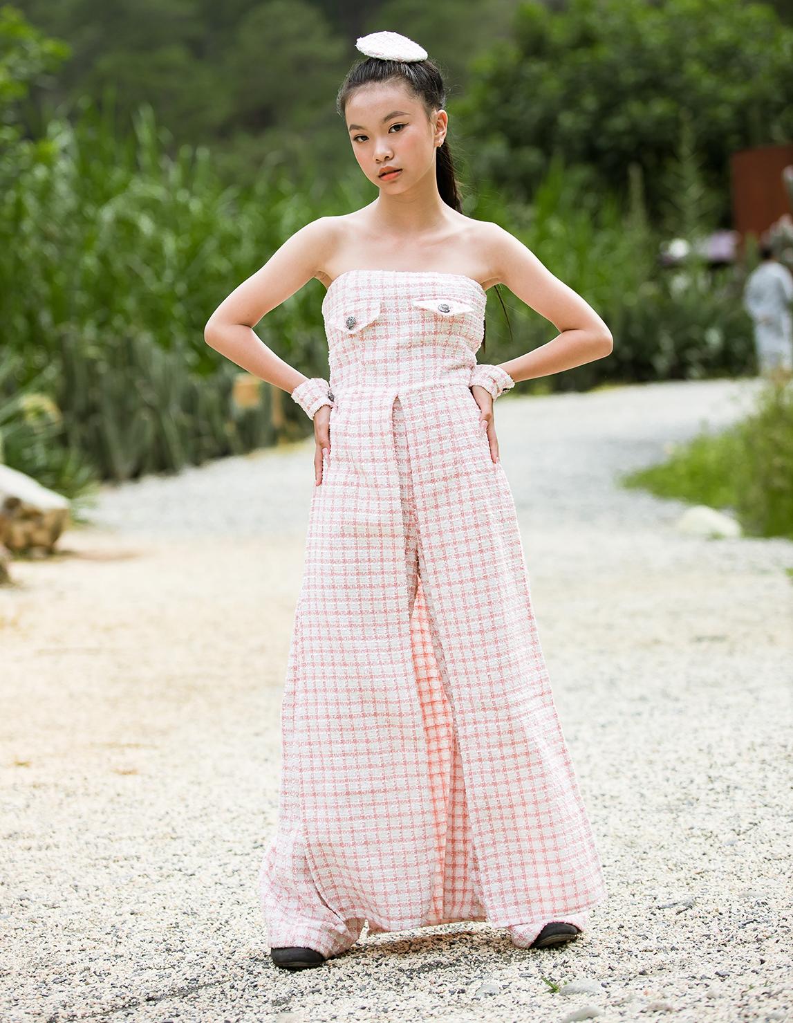 NTK Phương Hồ lần đầu kết hợp chất liệu dạ tweed với áo dài trong BST In Fall  - Ảnh 7