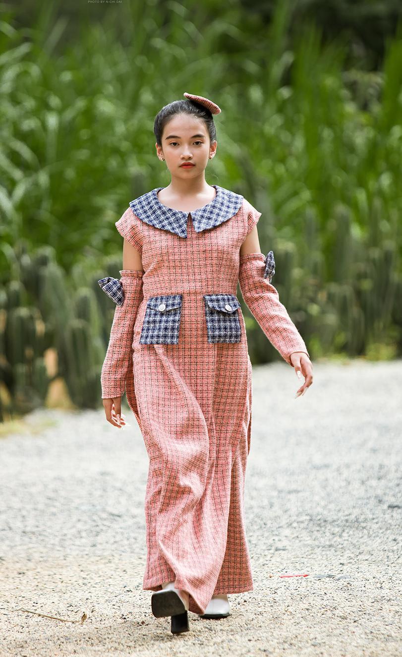 NTK Phương Hồ lần đầu kết hợp chất liệu dạ tweed với áo dài trong BST In Fall  - Ảnh 6