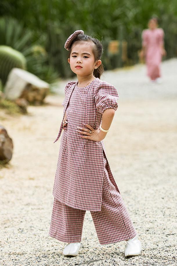 NTK Phương Hồ lần đầu kết hợp chất liệu dạ tweed với áo dài trong BST In Fall  - Ảnh 5