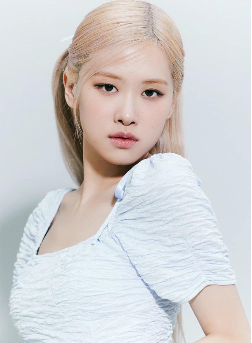 10+ kiểu tóc siêu đẹp, siêu dễ của Rosé (BLACKPINK) bạn có thể tự thực hiện tại nhà - Ảnh 1