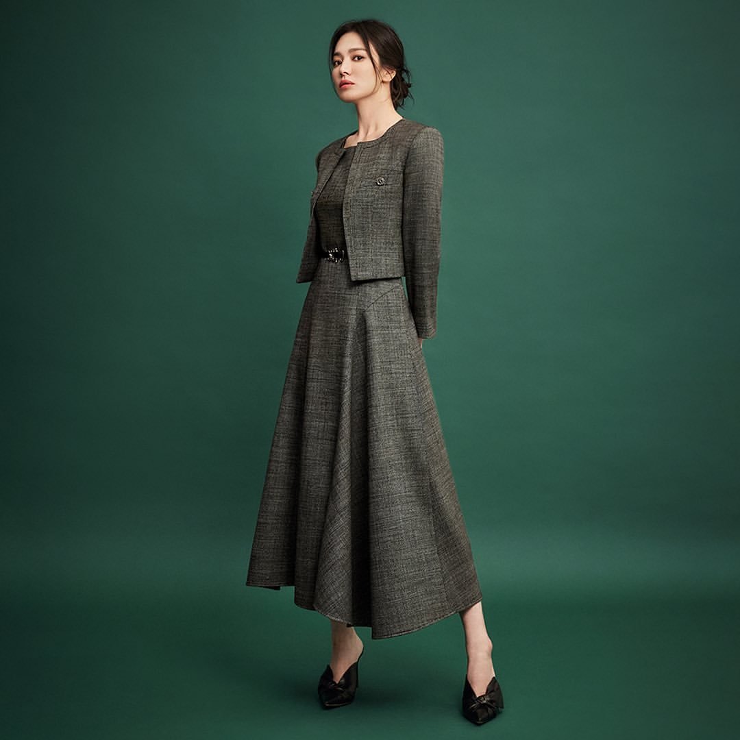 Song Hye Kyo khí chất tổng tài ngời ngời trong BST Fall 2022 của thương hiệu Michaa - Ảnh 2