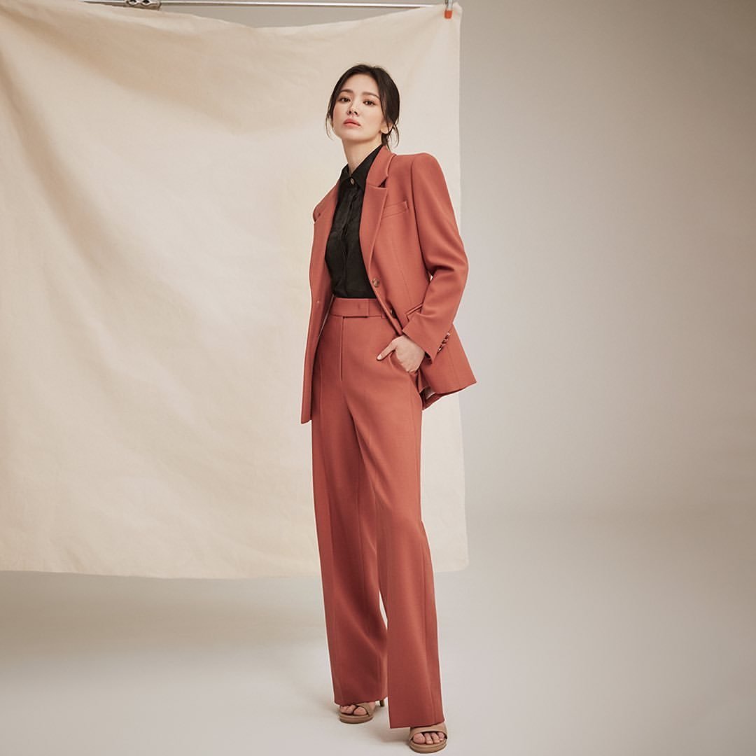 Song Hye Kyo khí chất tổng tài ngời ngời trong BST Fall 2022 của thương hiệu Michaa - Ảnh 4