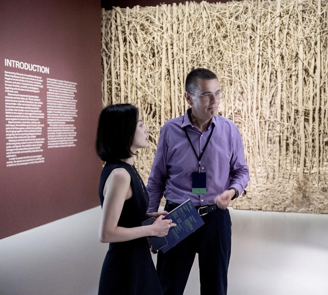 Song Hye Kyo thiên vị trang phục màu navy - Ảnh 7