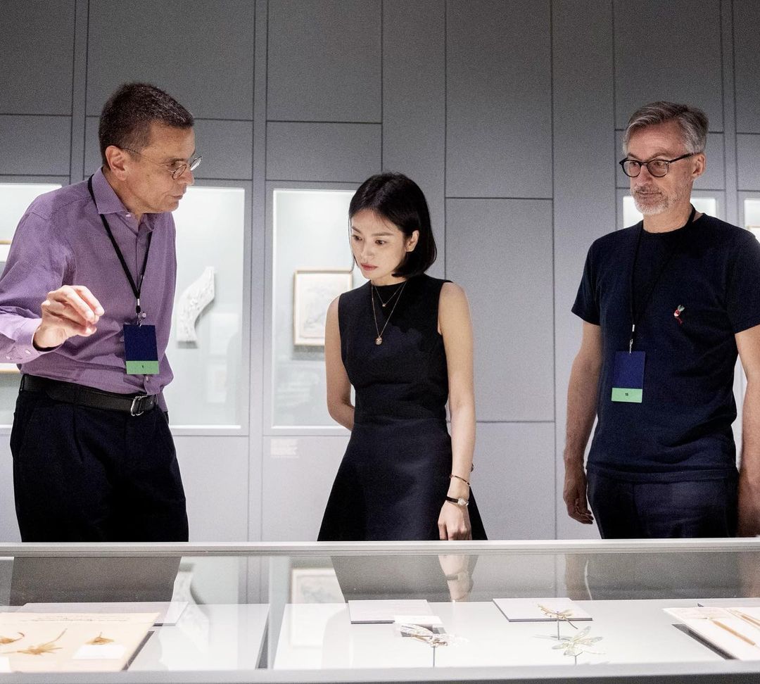 Song Hye Kyo thiên vị trang phục màu navy - Ảnh 9