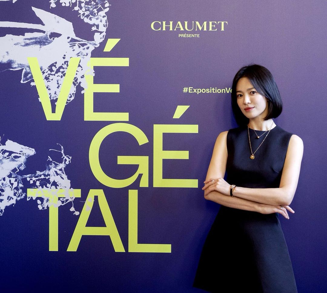 Song Hye Kyo thiên vị trang phục màu navy - Ảnh 1