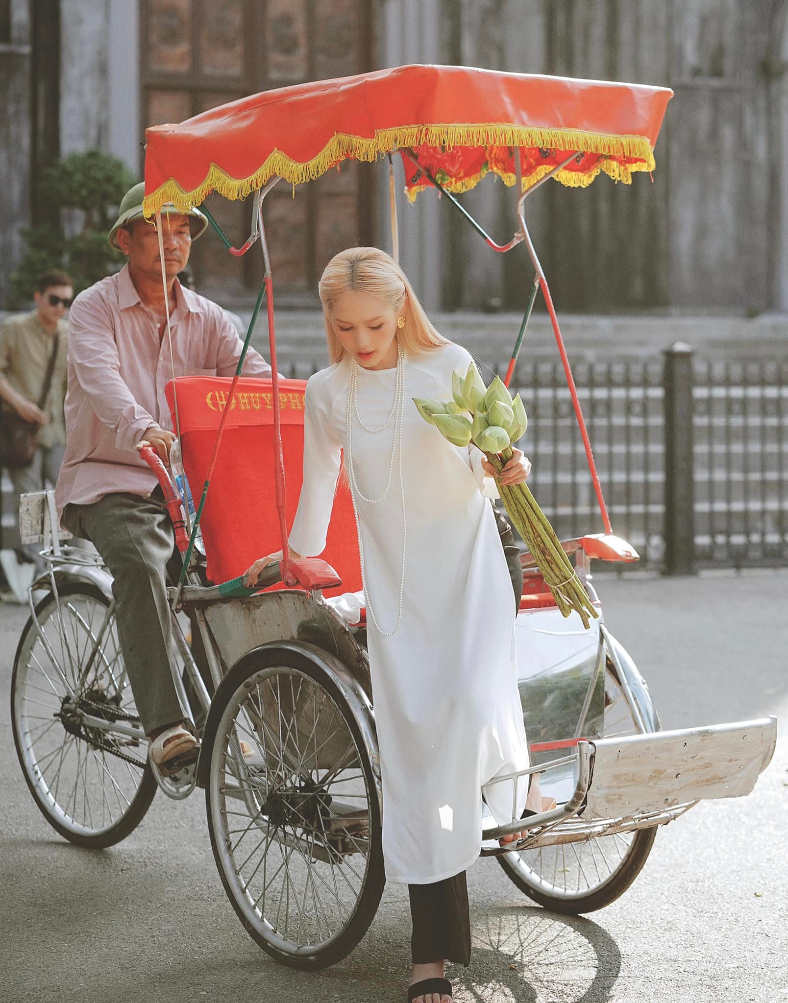 Xemesis buộc phải chuyển sang nhà dinh thự vì tủ quần áo hơn 600 bộ của Xoài Non - Ảnh 1