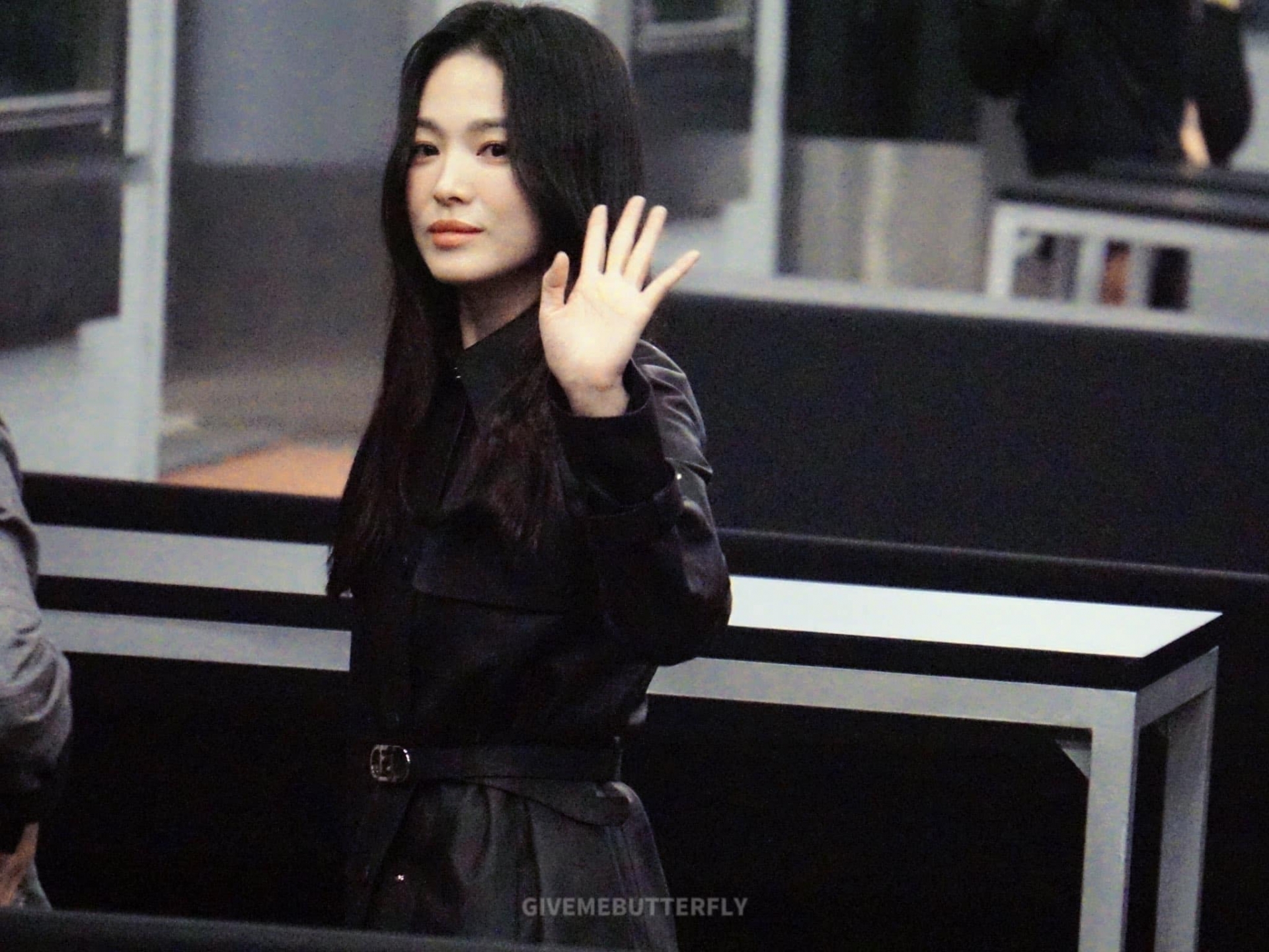 Song Hye Kyo gầy gò, sánh vai cùng Lee Min Ho trong sự kiện Fendi - Ảnh 1