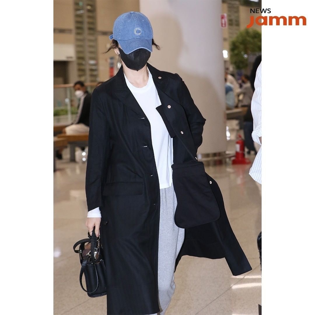 Song Hye Kyo ăn mặc tuềnh toàng khi trở về Hàn Quốc sau chuyến công tác châu Âu - Ảnh 10