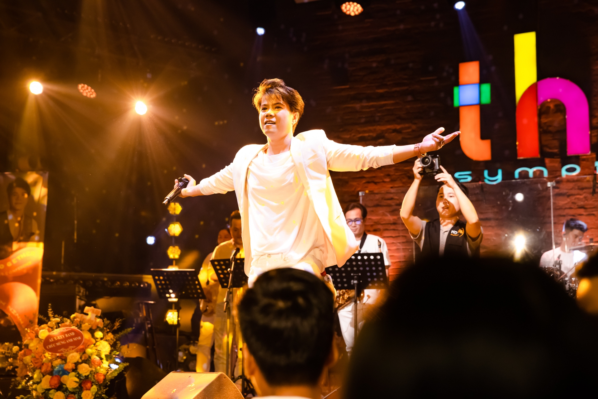 Đinh Mạnh Ninh ra mắt album Make it together - Ảnh 1