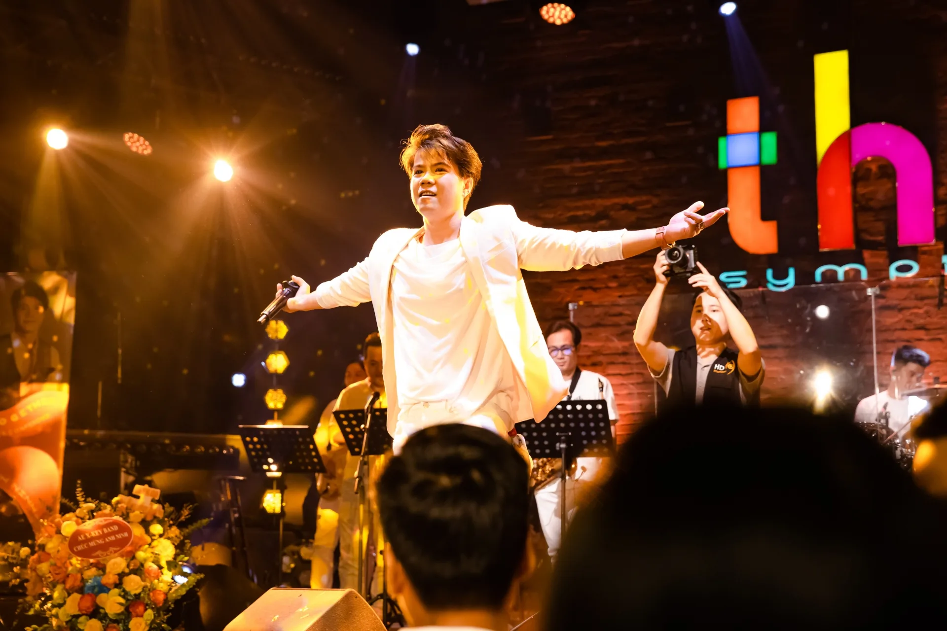 Đinh Mạnh Ninh ra mắt album Make it together - Ảnh 1