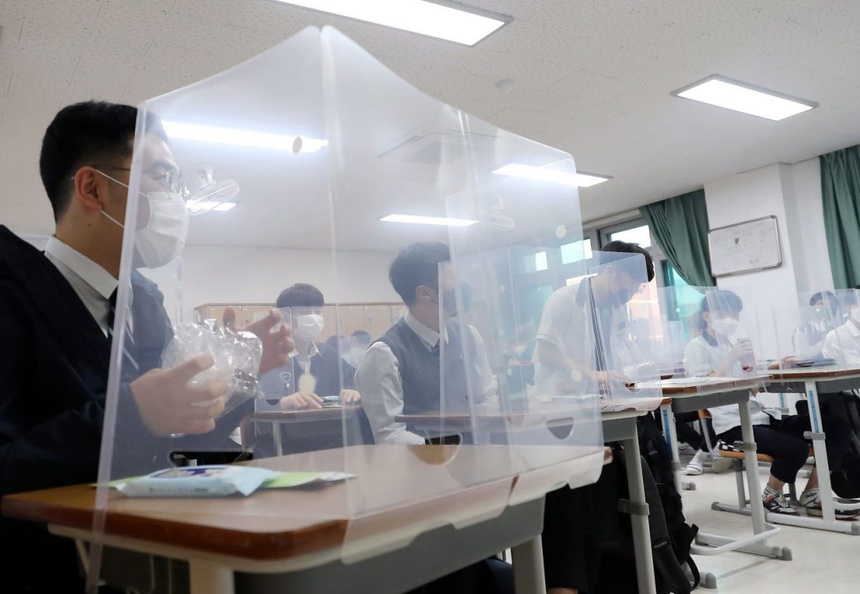 Dịch bệnh hoành hành, chính phủ Hàn Quốc vẫn quyết không lùi lại thời gian diễn ra kỳ thi Đại học.
