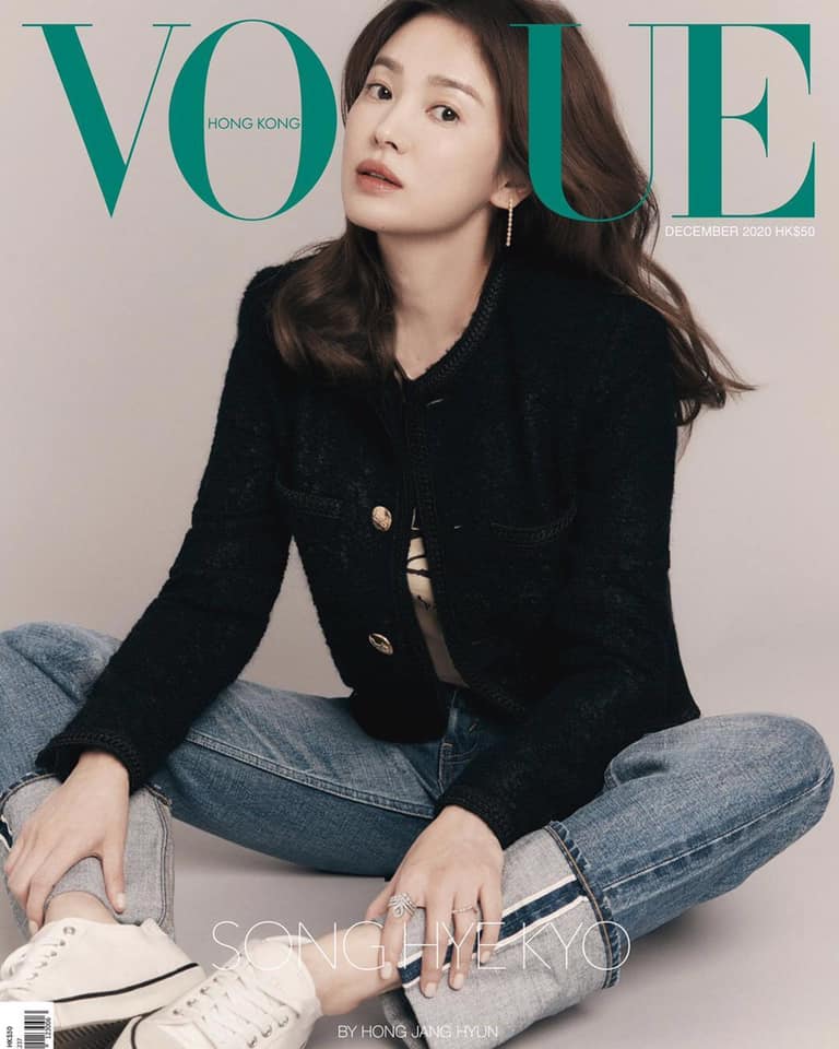 Song Hye Kyo lên đồ trẻ trung, năng động trên trang bìa Vogue Hong Kong với áo Celine, quần jeans và sneaker trắng be trẻ trung