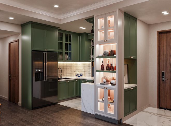 Căn hộ được thiết kế theo phong cách mở. Nội thất bếp được sơn màu xanh mát mắt, sạch sẽ và hiện đại. Hệ tủ kệ thiết kế sát trần tiện nghi.