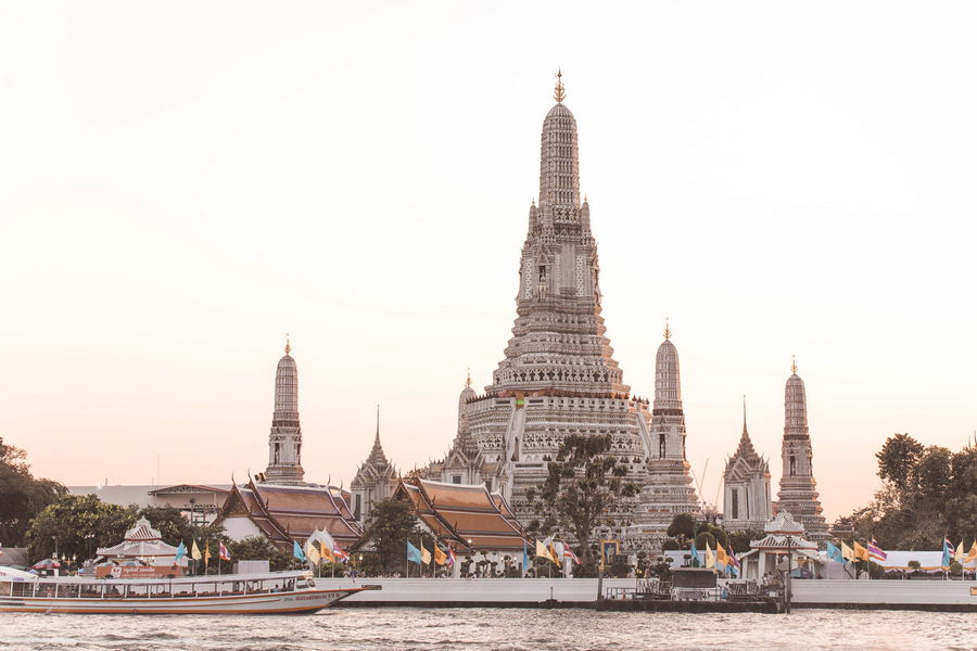 Wat Arun, ngôi chùa bình minh được lòng khách du lịch bậc nhất Bangkok