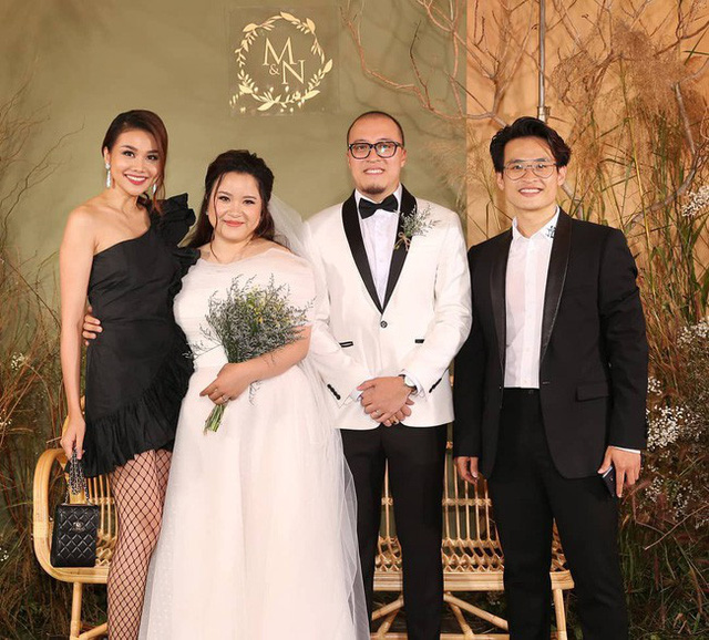 Thanh Hằng cũng gây chú ý khi tham gia vào hôn lễ của em gái ca sĩ Hà Anh Tuấn.